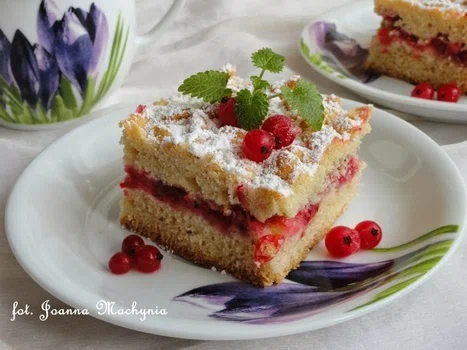 Kruche ciasto z porzeczkami