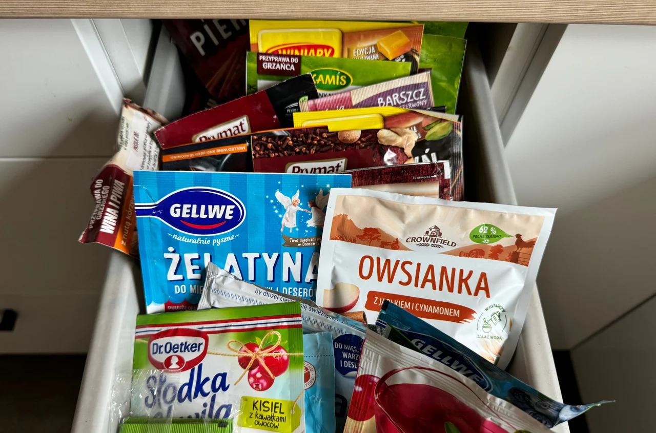 Do jakiego kosza wyrzucać opakowania po przyprawach? Polacy ciągle popełniają ten błąd!