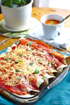 enchilladas z indyka z pysznym paprykowym sosem