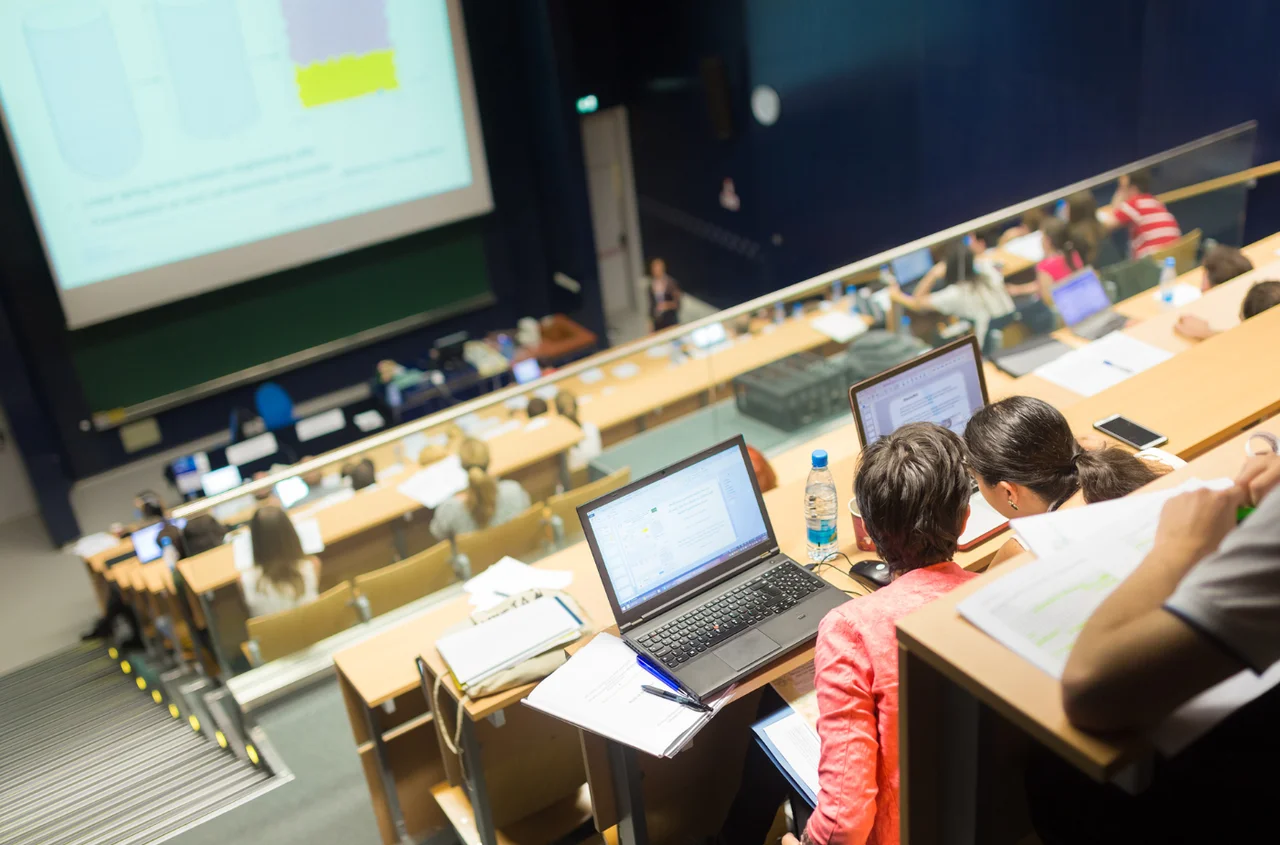 Studia bez matury? Tak, to możliwe! Polskie uczelnie mają konkretną ofertę