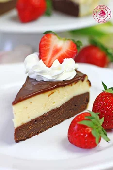 Sernik na spodzie brownie