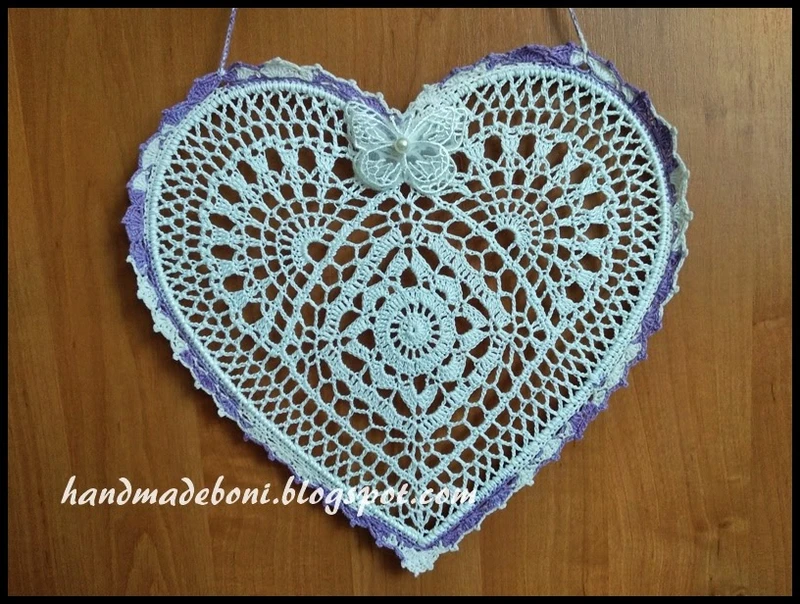 Szydełkowe serce w obręczy śr. 26 cm