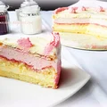 Śmietankowo-Truskawkowy Tort Ombre