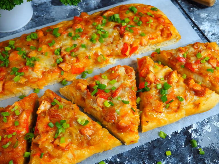 PIZZA Z LECZO