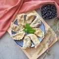 Domowe pierogi z jagodami