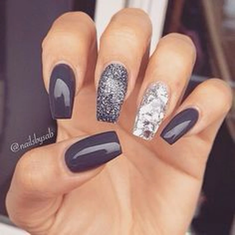 Manicure z brokatem