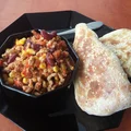 Chili con carne z chlebkami naan