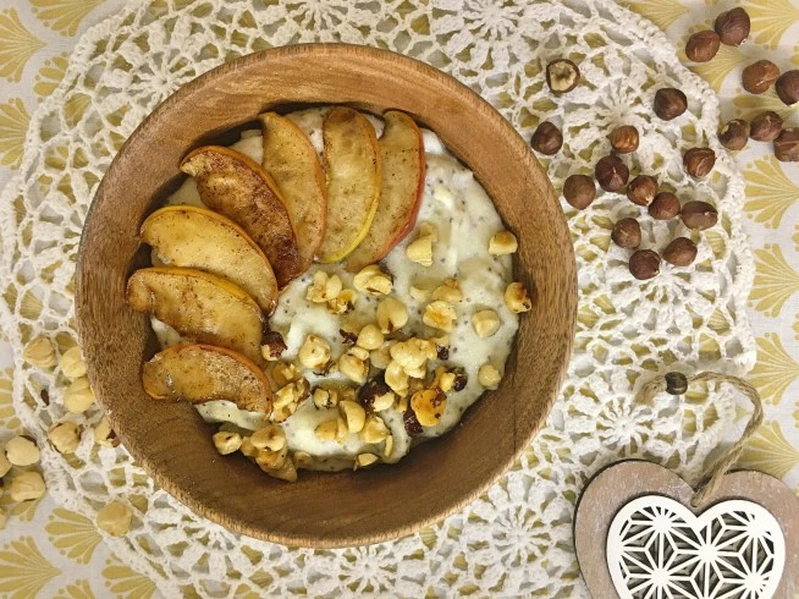 Kasza manna z chia i orzechami w miodzie