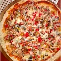 Pizza na ziołowym cienkim cieście (z szynką, papryką i pieczarkami). Przepis na dwie pizze 30 cm.