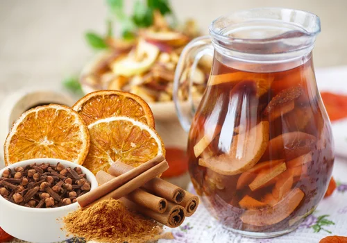 Czym doprawić kompot z suszu, żeby nie smakował jak woda z wędzarni?