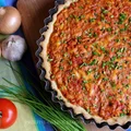 Tarta z mięsem mielonym i pomidorami