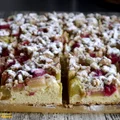 Drożdżowy placek z rabarbarem i kruszonką