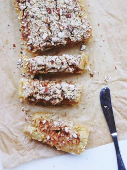 NAJPROSTSZA, NAJPYSZNIEJSZA SZARLOTKA ORZECHOWA (WEGAŃSKA, BEZ GLUTENU)