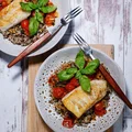 Polędwice z dorsza w pomidorach, z bazylią i białym winem