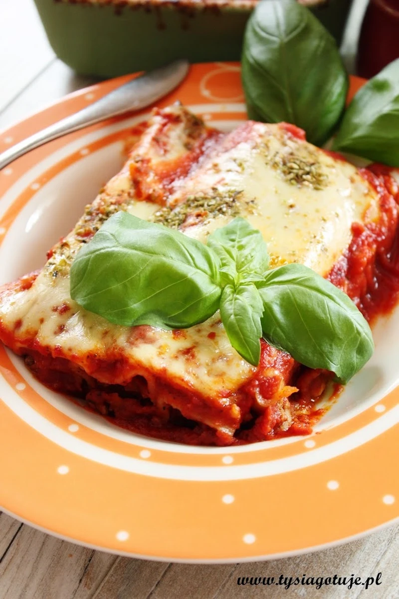 Cannelloni z mięsem mielonym i sosem