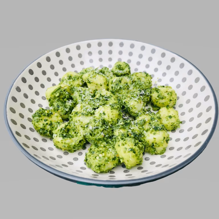 Kluski śląskie z pesto z jarmużu
