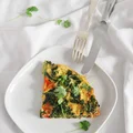 Omlet z jarmużem i papryką
