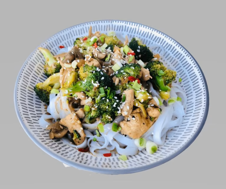 Błyskawiczny stir fry z kurczakiem i brokułem