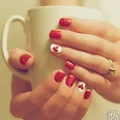 Brokatowy manicure z serduszkiem