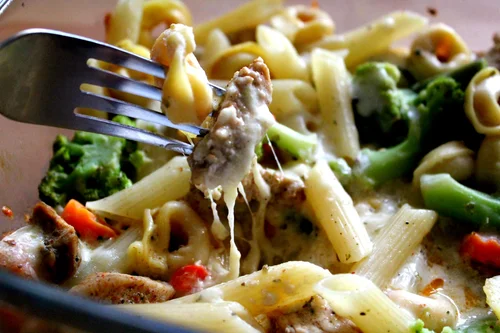 Zapiekanka z tortellini i kurczakiem gyros