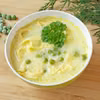 Kremowa zupa z tortellini i groszkiem