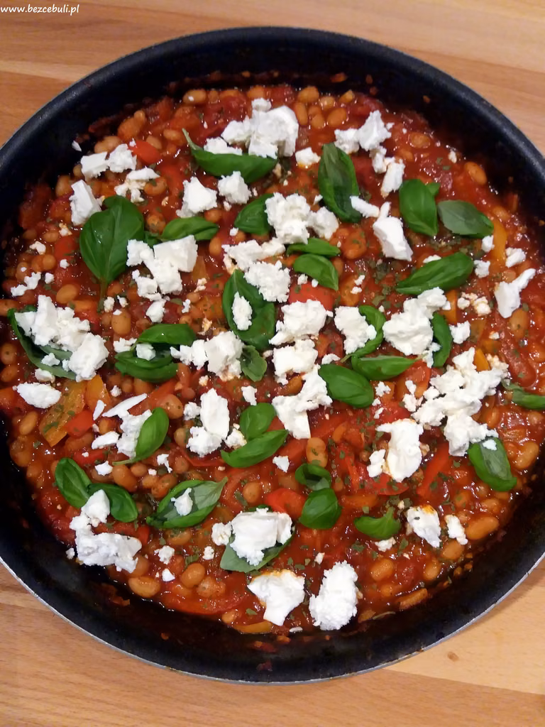 Pieczona fasola w sosie pomidorowym