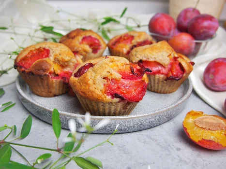 Cynamonowe muffiny ze ślwkami