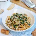 Penne ze szpinakiem i pieczarkami