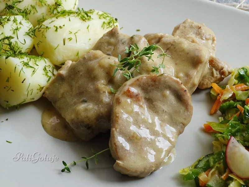 Polędwiczka w sosie chrzanowo-winnym
