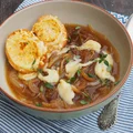 Zupa cebulowa z grzankami. Przepis krok po kroku.