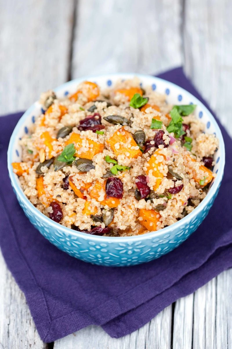 Sałatka z pieczoną dynią, quinoa i żurawiną