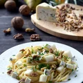 Spaghetti z serem pleśniowym i gruszką