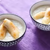 Kokosowy pudding z tapioki z karmelizowanym bananem