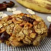 Bananowe ciasteczka owsiane z daktylami i orzeszkami ziemnymi