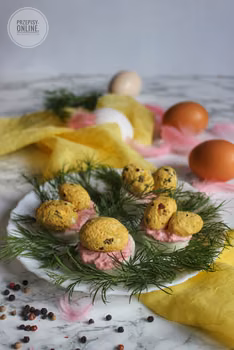 Jajka z mascarpone, curry i chrzanem