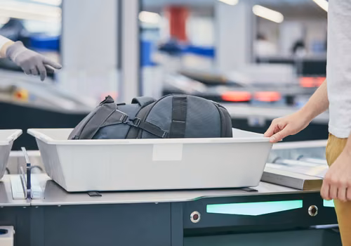 Ryanair wskazuje problematyczne lotniska. Nowy system wywołuje długie kolejki!