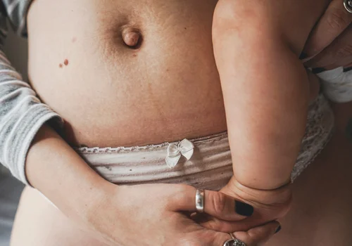 Jak zmienia się ciało po porodzie? Czy kobiety je akceptują?