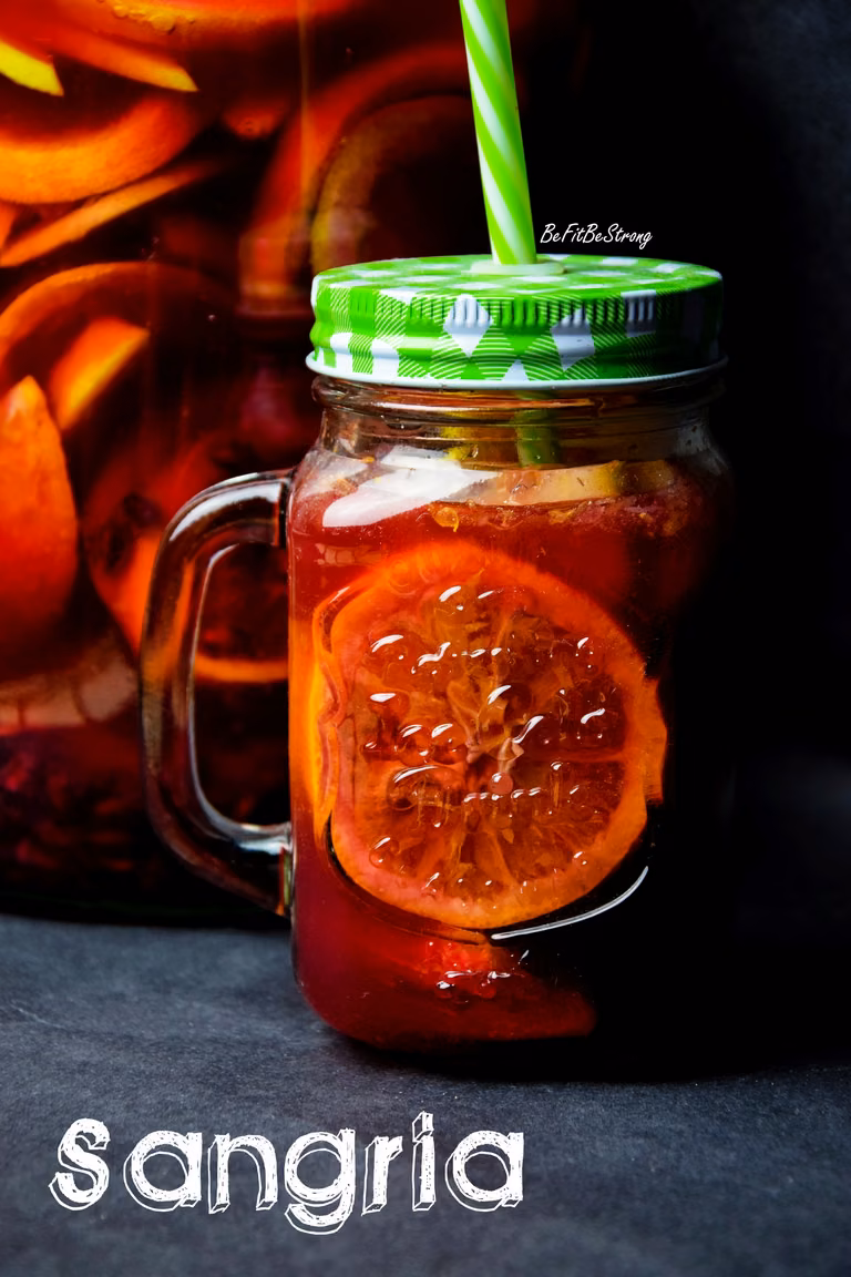 Sangria pełna owoców