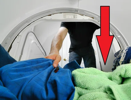 Jak szybko wysuszyć pranie bez suszarki bębnowej? GENIALNY TRIK!