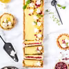 Mazurek z lemon curdem i musem malinowym z bezami