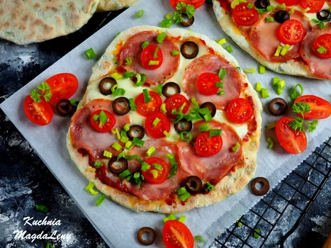 FLATBREAD PIZZA Z PATELNI