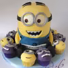 Minionek z babeczkami