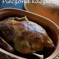Pieczona kaczka z kaszą gryczaną i jabłkami