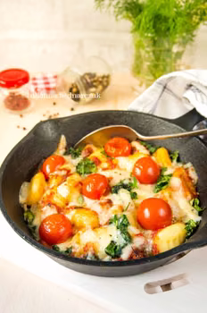 Gnocchi z sosem pomidorowym i serem