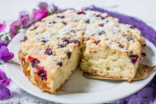 Proste Ciasto Drożdżowe Z Czarną Porzeczką