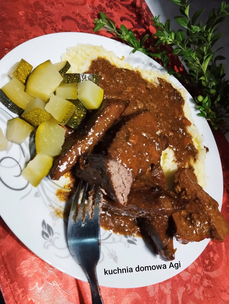 Wątroba wieprzowa w sosie własnym