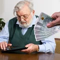 Kolejne dodatki dla emerytów. Seniorzy mogą dostać nawet 1400 zł!