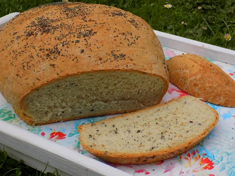 chleb pszenno-żytni z makiem