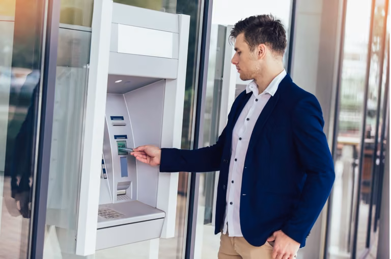 Przerwy techniczne w trzech bankach: Uważaj w ten weekend!