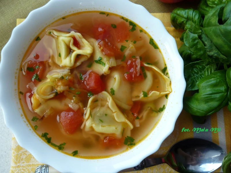 Zupa warzywna z pierożkami tortellini